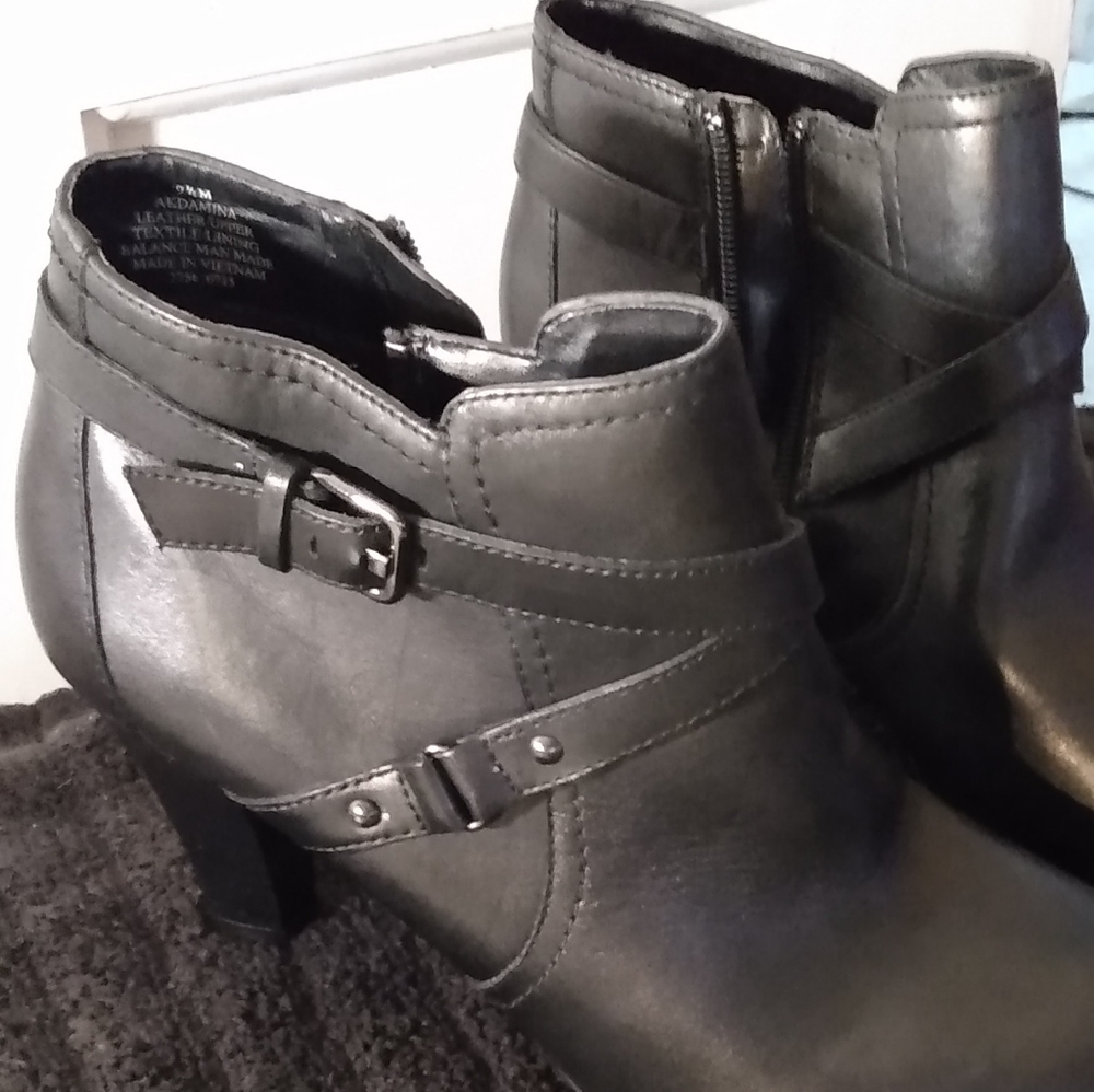 Boots - Picture 5 of 5